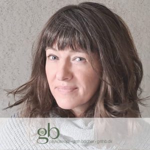 Grith Böcher, Psykoterapeut MPF Trepkasgade 4, 2100 København Ø. Terapi - Psykoterapi / Traumeterapi - Metoder til selvhjælp – Angst, depression, sorg, traume, selvværd, skam, krise + forandring, heling og potentiale.